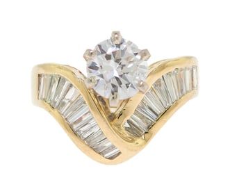 18K GOLD 1.10 CT. DIAMOND RING WITH BAGUETTES.