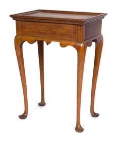 18TH C. AMERICAN QUEEN ANNE DIMINUTIVE TEA TABLE.
