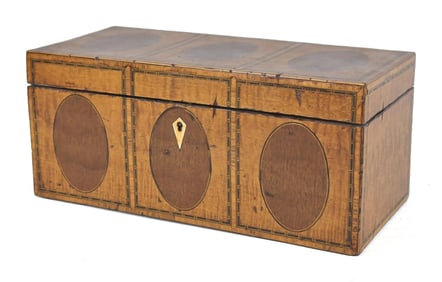 A FINE ENGLISH GEORGE III SATIN WOOD TEA CADDY.