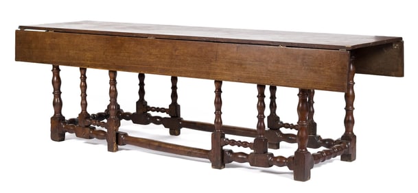 A LARGE 18TH C. ENGLISH GATELEG DINING TABLE.