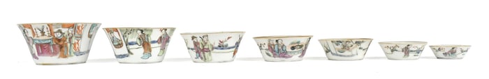 19TH C. CHINESE PORCELAIN NESTING BOWLS.