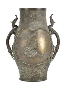 ANTIQUE SIGNED ASIAN BRONZE VASE.