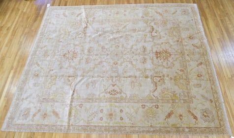 VINTAGE ORIENTAL RUG.