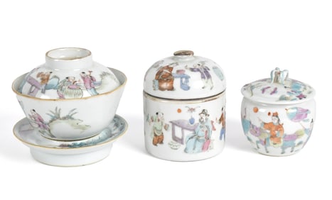 THREE ANTIQUE CHINESE PORCELAIN COVERED POTS.