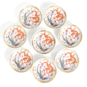 EIGHT SMALL CHINESE FAMILLE ROSE PLATES.