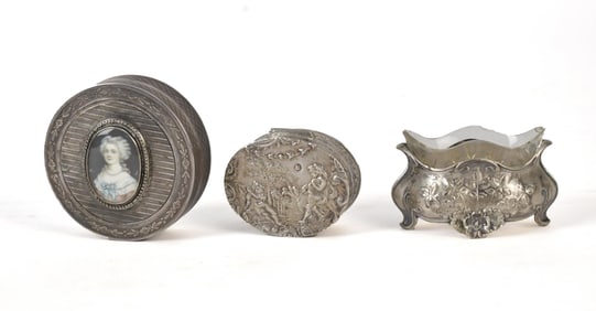 THREE ANTIQUE SILVER PIECES.