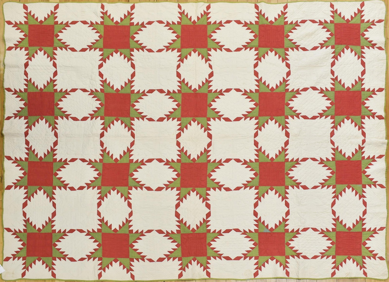 ANTIQUE FEATHERED STAR QUILT. (1 of 7)