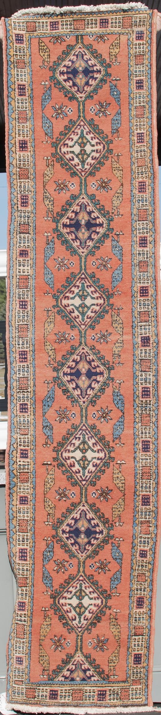 VINTAGE ORIENTAL RUNNER RUG. (1 of 5)