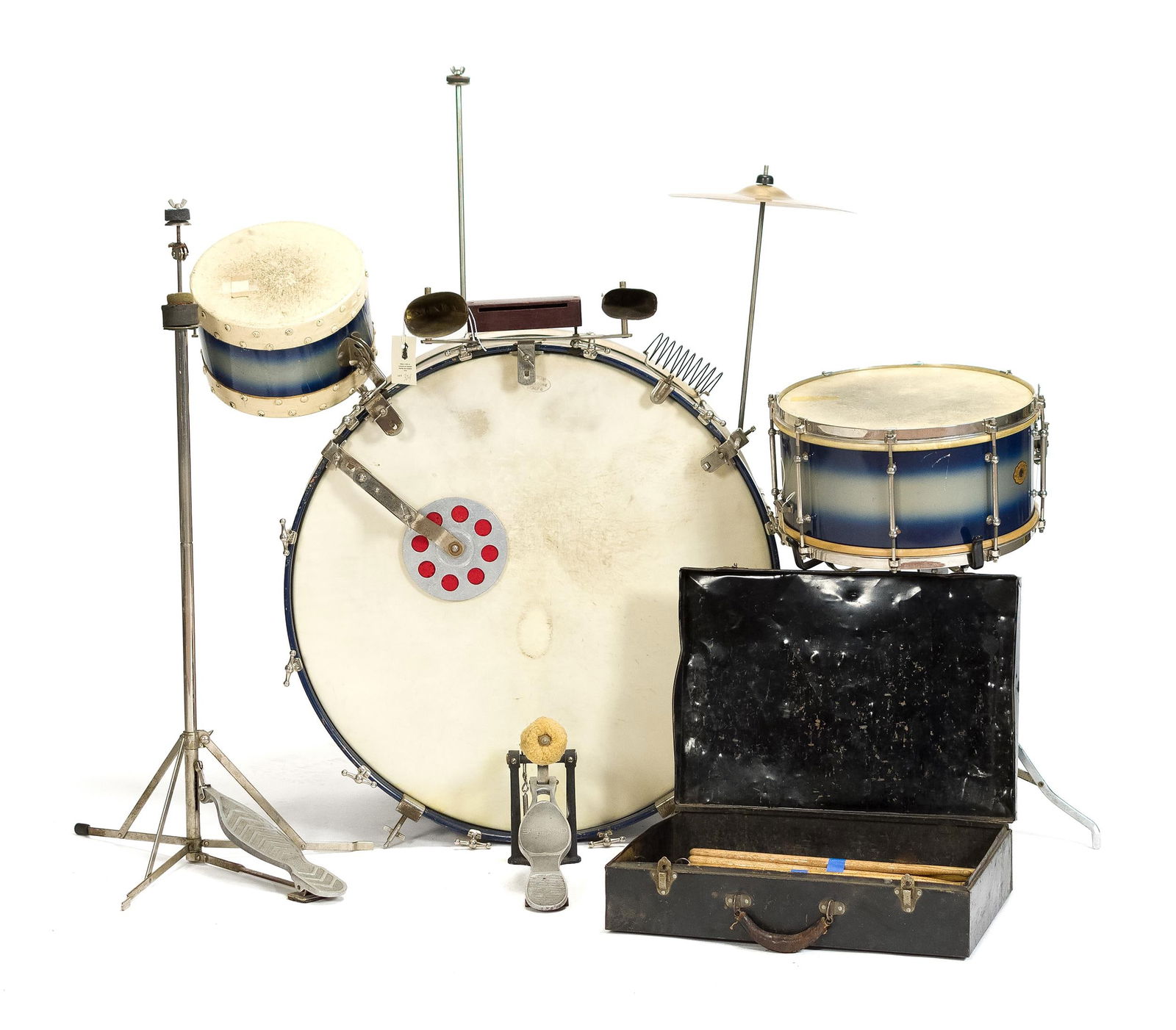 VINTAGE SLINGERLAND SWINGMASTER DRUM KIT.: A late 1930s Slingerland Swingmaster drum kit with kick, tom, snare, cymbal, and cowbells, in blue and silver duco finish. Drum kit was once owned by Arthur “Traps” Trappier, American jazz