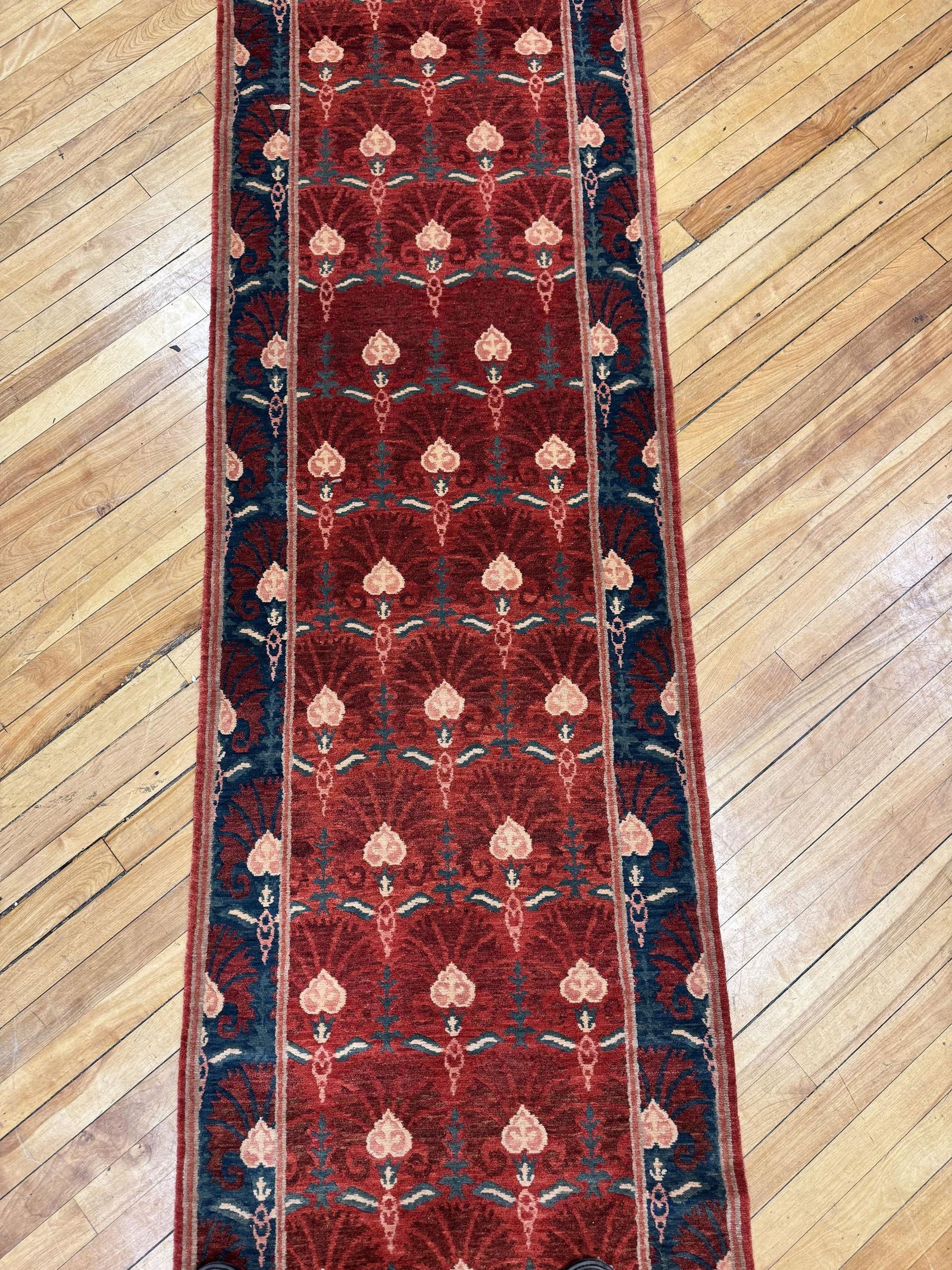 CONTEMPORARY ORIENTAL HALL RUNNER RUG. (1 of 5)