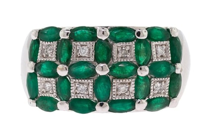 14K WHITE GOLD MARQUISE EMERALD & DIAMOND RING.