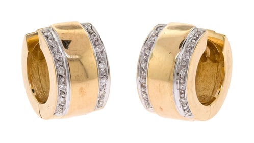 18K YELLOW GOLD DIAMOND HUGGIE HOOP EARRINGS.