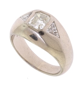 14K GOLD 1.5 CTW. EMERALD & TRIANGLE CUT DIAM. RING.