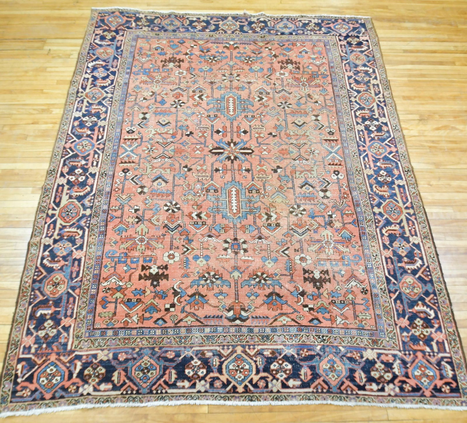ANTIQUE ORIENTAL HERIZ ROOM SIZE RUG. (1 of 7)