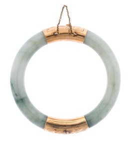 CHINESE JADE 14K GOLD HINGED BANGLE BRACELET.