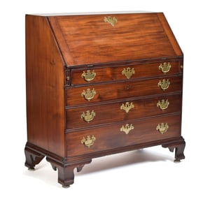 18TH C. CHIPPENDALE MA SLANT LID DESK.