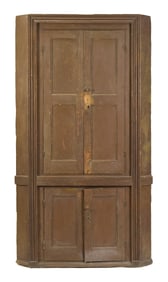 EARLY 19TH C. ARCHITECTURAL CORNER CUPBOARD.