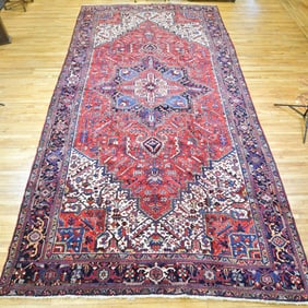 FINE LARGE VINTAGE HERIZ ROOM SIZE RUG.