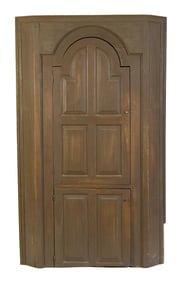EARLY 19TH C. ARCHITECTURAL CORNER CUPBOARD.
