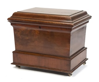 19TH C. CLASSICAL MAHOGANY CELLARETTE.