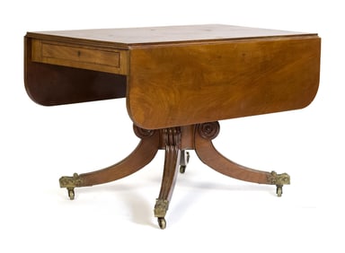 ANTIQUE FEDERAL MAHOGANY DROP LEAF BREAKFAST TABLE.