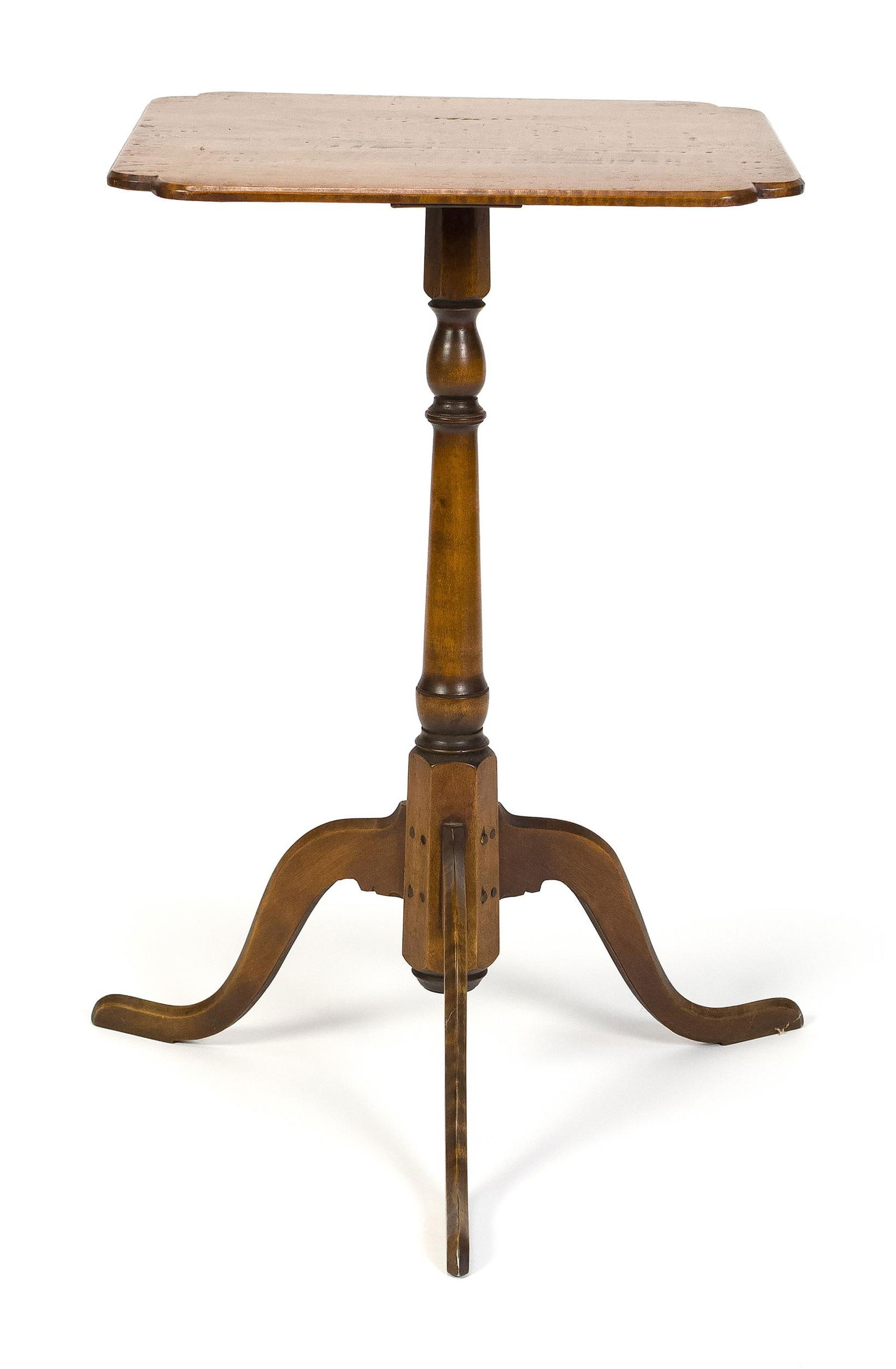 ELDRED WHEELER TIGER MAPLE QUEEN ANNE STYLE STAND.: A contemporary Eldred Wheeler labeled Dunlap style Queen Anne formed tiger maple stand with cut corner top supported by an iconic shaped pedestal and carved cabriole legs, 25.5”H x 16.25”