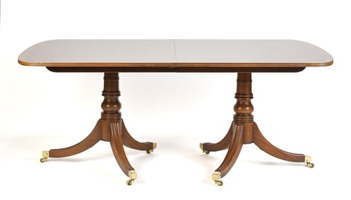 QUALITY 20TH C. DOUBLE PEDESTAL DINING TABLE.