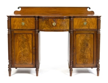SMALL 19TH C. ENGLISH REGENCY SIDEBOARD.