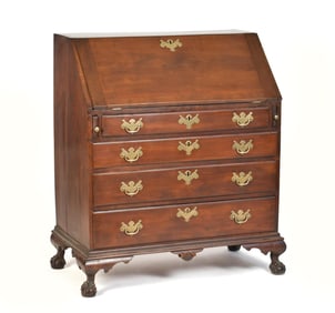 DIMINUTIVE 18TH C. MA QUEEN ANNE DESK.