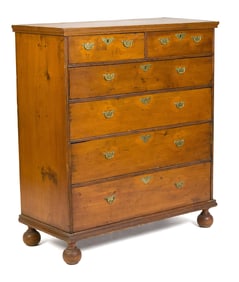 EARLY AMERICAN QUEEN ANNE CHEST.