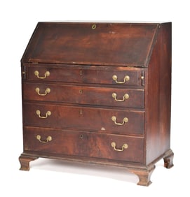 18TH C. CHIPPENDALE SLANT LID DESK.