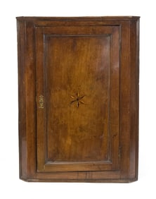 EARLY 19TH C. INLAID WALNUT HANGING CORNER CABINET.