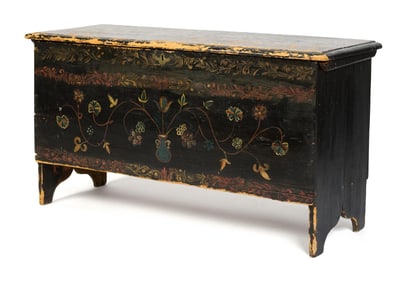 ANTIQUE FOLK ART DECORATED BLANKET BOX.