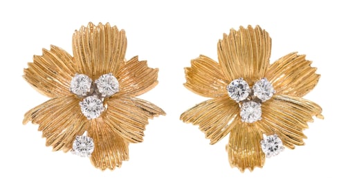 VINTAGE 18K GOLD DIAMOND FLOWER POST EARRINGS.