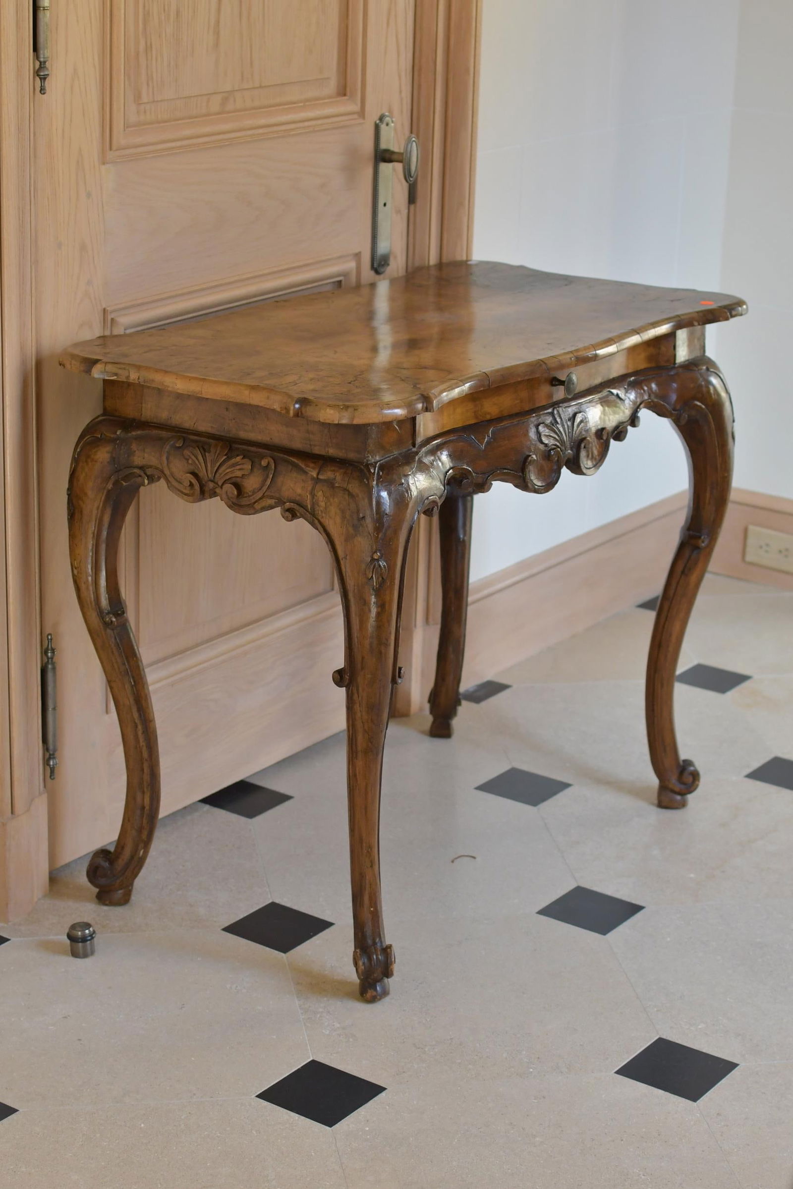 18TH C. ITALIAN WALNUT SIDE TABLE. (1 of 18)