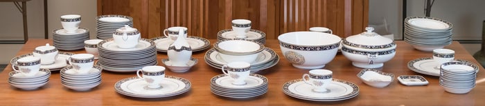 WEDGWOOD RUNNYMEDE CHINA SET, 122 PCS.