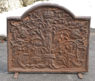 17TH C. CAST IRON FIREBACK.
