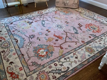 TURKISH OUSHAK ORIENTAL ROOM SIZE RUG.