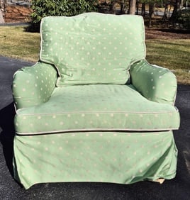 LEONARDS CUSTOM UPHOLSTERED LOUNGE CHAIR.