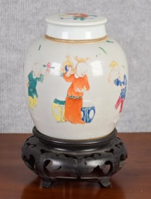 19TH C. CHINESE PORCELAIN JAR.