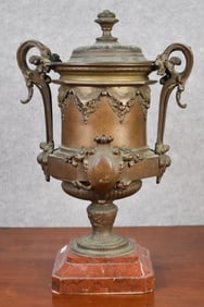19TH C. GRAND TOUR BRONZE URN.