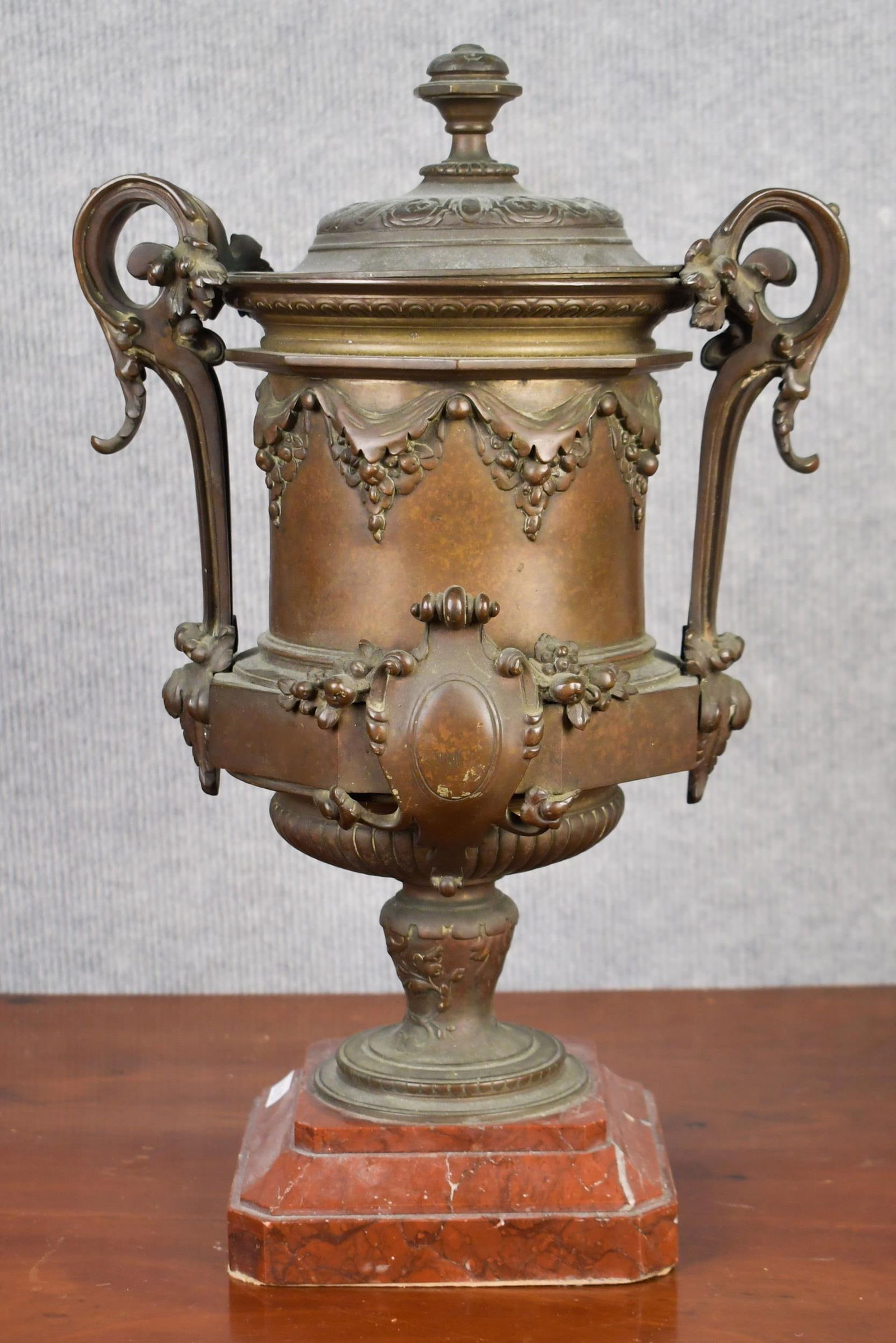 19TH C. GRAND TOUR BRONZE URN. (1 of 11)