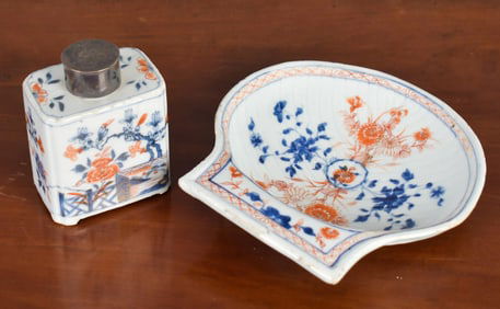 ANTIQUE CHINESE PORCELAIN TEA CADDY AND SHELL DISH.