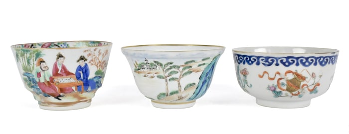 THREE ANTIQUE CHINESE PORCELAIN BOWLS.
