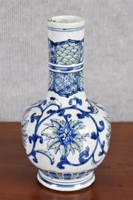 EARLY CHINESE POLYCHROME PORCELAIN BOTTLE VASE.