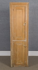 19TH C. COUNTRY CHIMNEY CUPBOARD.