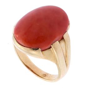 VINTAGE 14K GOLD SALMON CORAL RING.