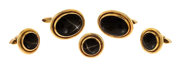 18K GOLD BLACK STAR SAPPHIRE CUFFLINK & SHIRT STUDS.