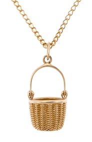 14K GOLD AMERICAN SCRIMSHAW NANTUCKET BASKET PENDANT.