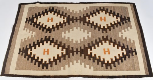 ANTIQUE NAVAJO WOVEN RUG.